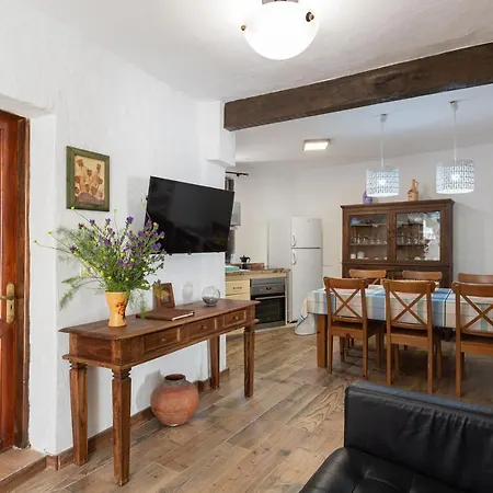 Vakantiehuis Vv La Casa Nueva Jacuzzi 6p, Wifi ,bbq, Ac *